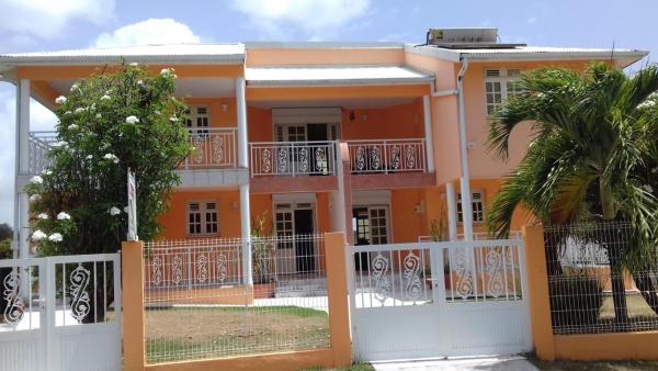 A la foto es mostra l'objecte Bas de villa meublé jumelée situat a la ciutat de Baréto.