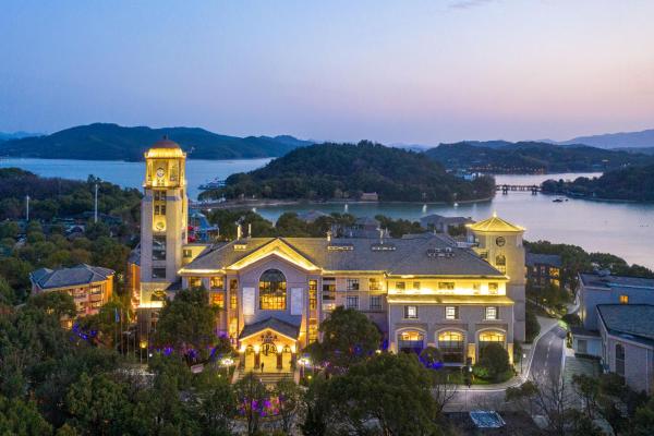 Στη φωτογραφία φαίνεται το αντικείμενο Tianmu Lake Jingbo Lake View Hotel που βρίσκεται στην πόλη Fengjiabian.