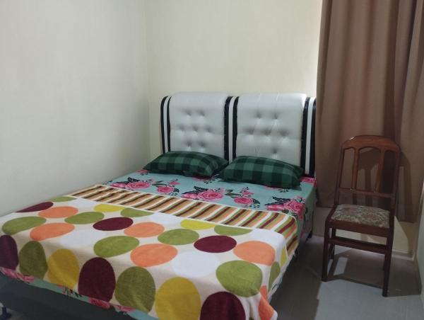 The photo shows the Jihan Homestay Syariah located in the city of Bukittinggi.