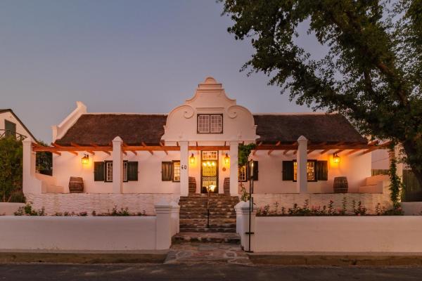 A la foto es mostra l'objecte MACHTELD SMITH HOUSE on Church Street, Tulbagh situat a la ciutat de Tulbagh.
