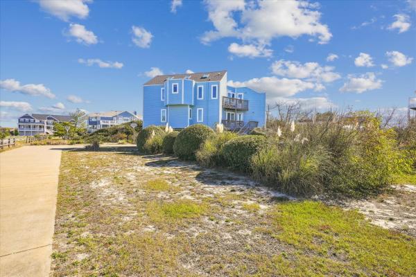 A la foto es mostra l'objecte WH971- Whale Watch West situat a la ciutat de Corolla.