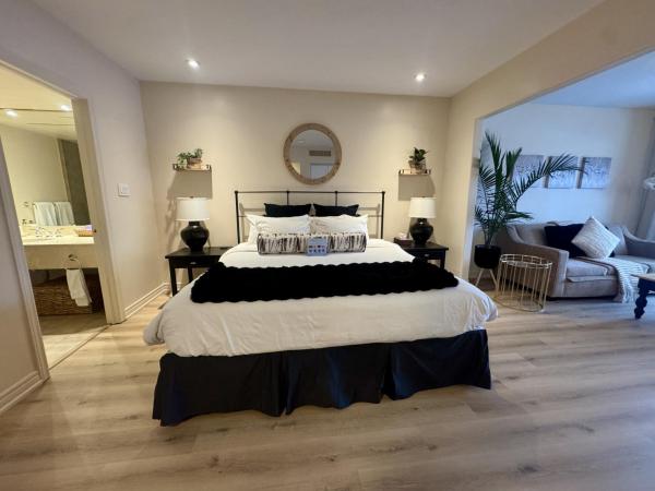Στη φωτογραφία φαίνεται το αντικείμενο Newly Renovated Ski-In Ski-Out 1-Bedroom Condo with Pool, Gym, Sauna by Horseshoe Valley που βρίσκεται στην πόλη Oro-Medonte.