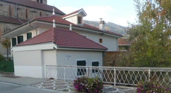 A la foto es mostra l'objecte Maison des Bains situat a la ciutat de Allevard.