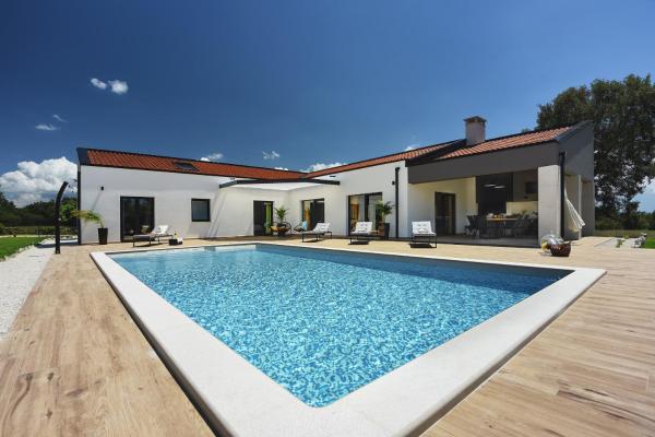 Auf dem Foto ist das Objekt Villa Radola Residence only 3 km from beach for 6 people with private pool & large garden in der Stadt Hrboki zu sehen.