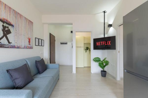 The photo shows the Castle Free Private Parking 18 min di treno Firenze located in the city of Prato.