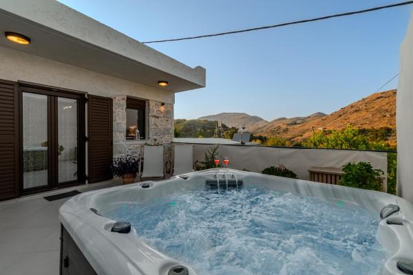 A la foto es mostra l'objecte Casa Kastella, private jacuzzi & BBQ facilities! situat a la ciutat de Angouselianá.