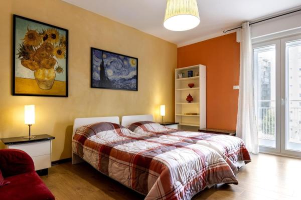 Auf dem Foto ist das Objekt Bright top-floor apartment - Appartamento luminosissimo all'ultimo piano in der Stadt Triest zu sehen.