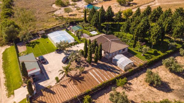 Na zdjęciu widoczny jest obiekt EL cordel casa rural położony w mieście Malpica.