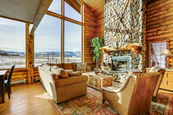 A la foto es mostra l'objecte 10 Mi to Deer Valley: Mtn-View Gem w/ Game Room situat a la ciutat de Wanship.