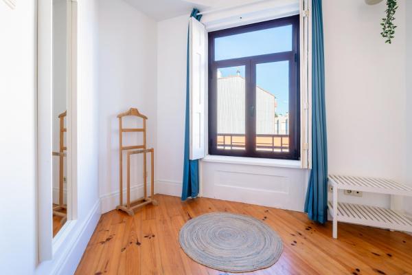 Foto 6: Host Wise - Spacious Comfortable Apartment - Balcony