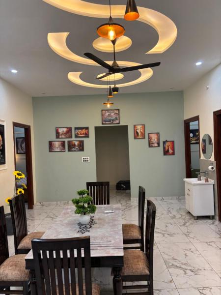 A la foto es mostra l'objecte Yb home2 situat a la ciutat de Rāi.