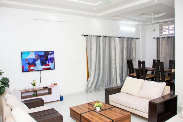 Peace Entree personnelle T3 non loin de la plage Fidjrosse, Cotonou
