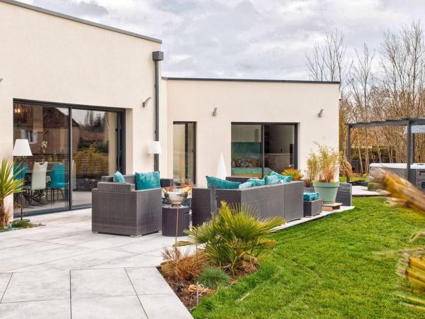 A la foto es mostra l'objecte Maison élégante avec jacuzzi, confort moderne et histoire à Ranville - FR-1-788-44 situat a la ciutat de Ranville.