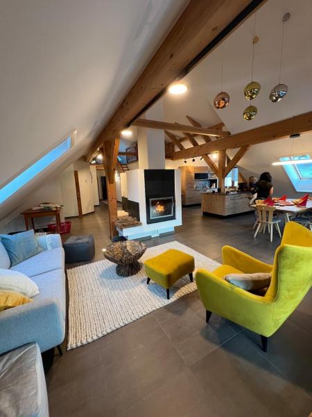The photo shows the #Kraftort_Nock-Loft located in the city of Deutschgriffen.