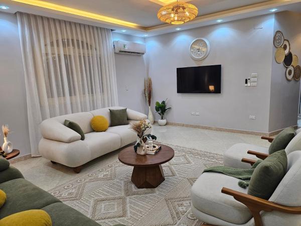 شقق مفروشة 3 غرف نوم حديثة وواسعة - Modern 3-bedroom furnished apartments, 6th Of October (Miasto 6 października)