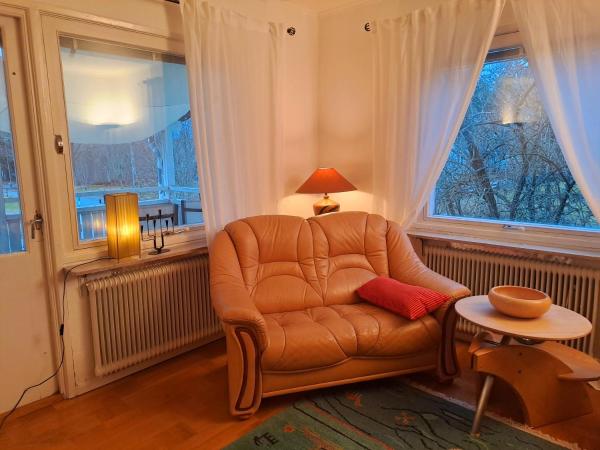 Na zdjęciu widoczny jest obiekt Haus am See położony w mieście Grönskåra.