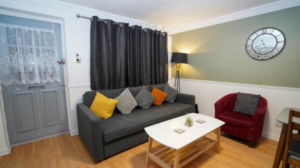 Ground Floor 2bedroom Apt In Central Slough By Easy 2 Manage - Slough