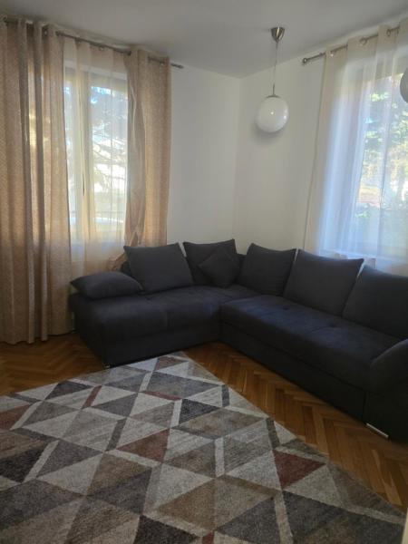 A la foto es mostra l'objecte National Arena Villa situat a la ciutat de Bucarest.