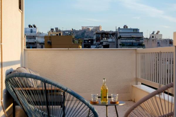 Studio with Acropolis View at Platia Avdi, Atenas
