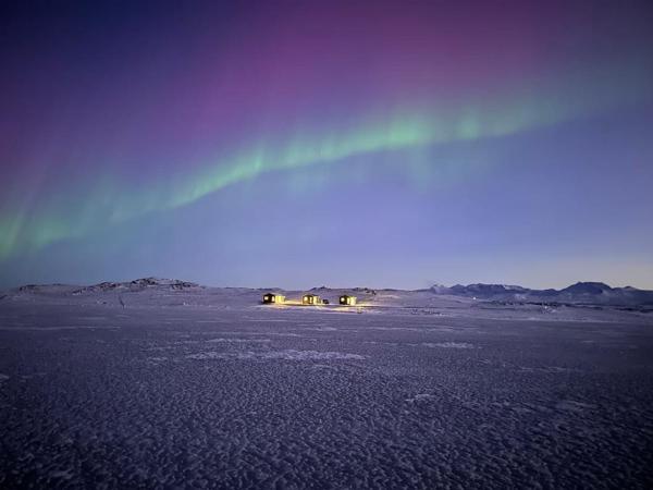 På billedet ses objektet Helgafell beliggende i byen Drangar.