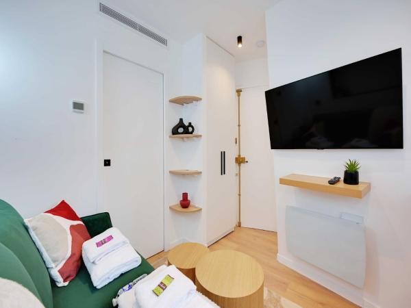 Billede 1: Charming studio - 2P - TERNES 17éme