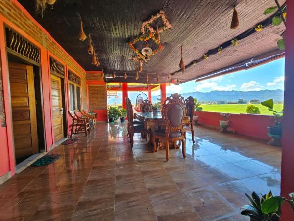 A la foto es mostra l'objecte Penginapan Bunga Sonsang kamar Family Tripel situat a la ciutat de Sungaidaras.