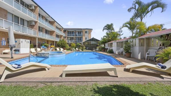 照片显示了位于Coffs Harbour市的Ocean Parade 16 - Sleeps 4, Pool, Steps To Beach, Cafes物件。