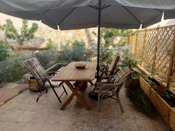 Kristy's House with garden, Chania