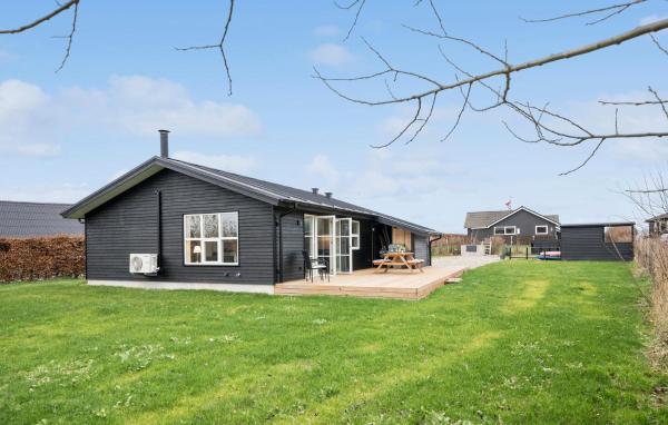 På billedet ses objektet 3 Bedroom Stunning Home In Frørup beliggende i byen Tårup.