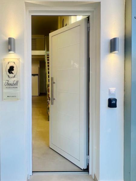 Auf dem Foto ist das Objekt Annabell Houses & Rooms in der Stadt Lamía zu sehen.