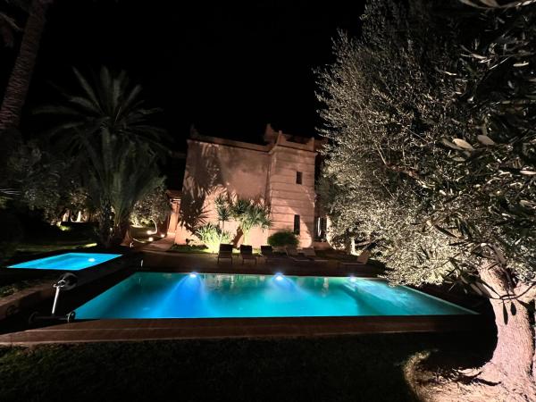Auf dem Foto ist das Objekt Villa kasbah de luxe, piscine et jacuzzi chauffés, jardin tropical in der Stadt Marrakesch zu sehen.