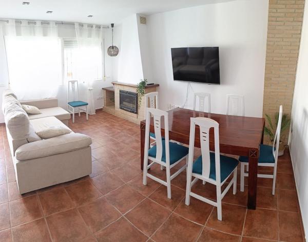 A la foto es mostra l'objecte Cozy townhouse in Soneja situat a la ciutat de Azuébar.