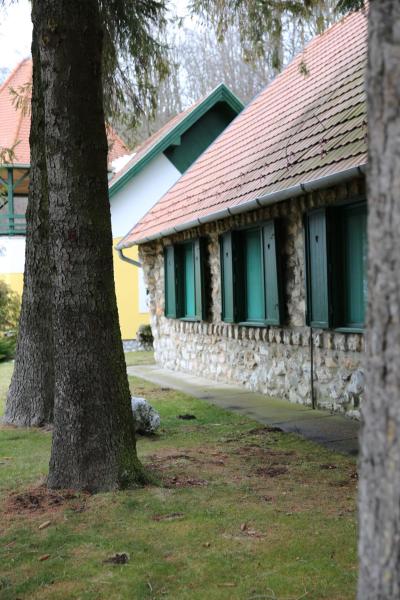 Op de foto is het object Csipkéskúti Lovas Vendégház te zien, gelegen in de stad Bánkút.