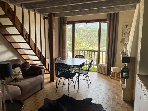 A la foto es mostra l'objecte Duplex Vue Montagne au Calme situat a la ciutat de Sigale.
