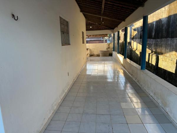 На фото показан объект Casa em Lucena para temporada, расположенный в городе Лусена.
