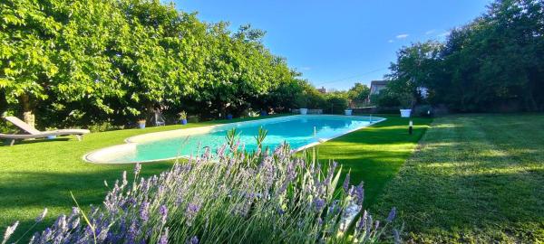 Na fotografii je vidět objekt Le Clos Lagrange-10 pers-Piscine privée nacházející se ve městě Marthon.