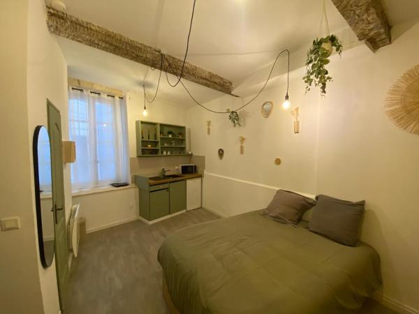 Location Studio Rue Du Sauvage - Arles, France