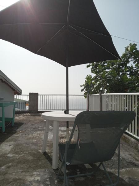 Foto 6: STUDIO / HAUT DE VILLA / / VUE SUR MER / SALONORAT