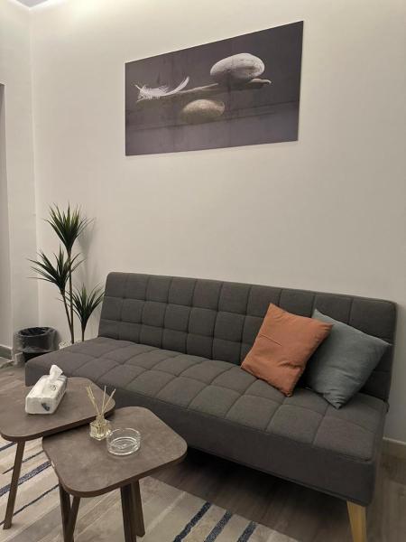 A la foto es mostra l'objecte استديو مدخل جانبي situat a la ciutat de Riad.