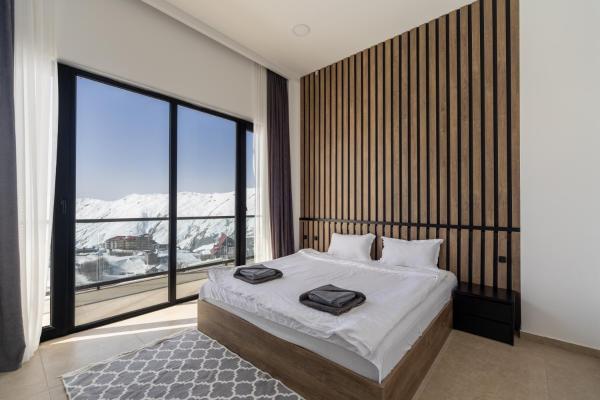 Na zdjęciu widoczny jest obiekt New Gudauri View Hotel położony w mieście Gudauri.