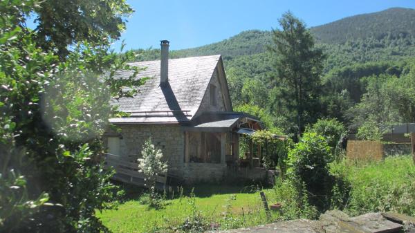 Na fotografii je vidět objekt la Martinette authentique maison de montagne arigeoise nacházející se ve městě Massat.