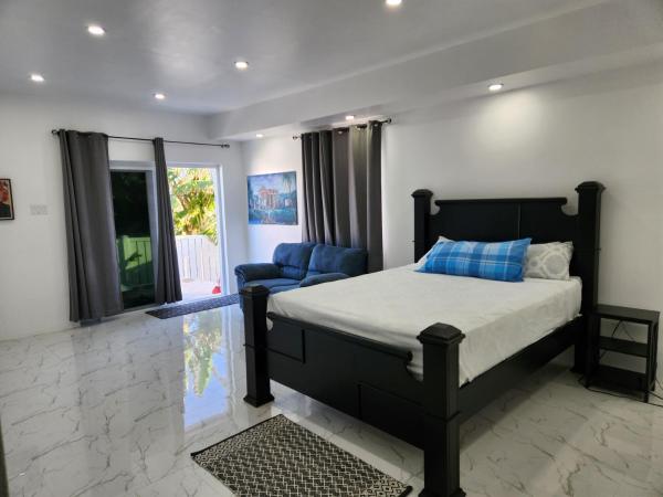 A la foto es mostra l'objecte Ideal getaway within Oceanpointe gated community, never shared accommodation situat a la ciutat de Lucea.