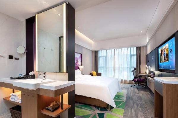 コンフォート ダブルルーム — 30 m² - Hampton by Hilton Zhangjiajie Tianmen Mountain -Situated opposite the Tianmen Mountain Cable Car Station -Provide free airport shuttle service - English-speaking customer service