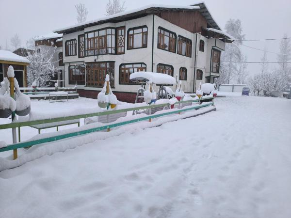 På bilden syns objektet Gulsitara Resorts-Gulmarg som ligger i staden Gulmarg.