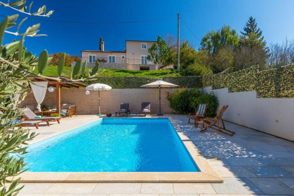Traumhafte Finca Mit Tischtennis, Spielplatz, Basketballplatz, Privatpool, Outdoor-kueche - Pazin