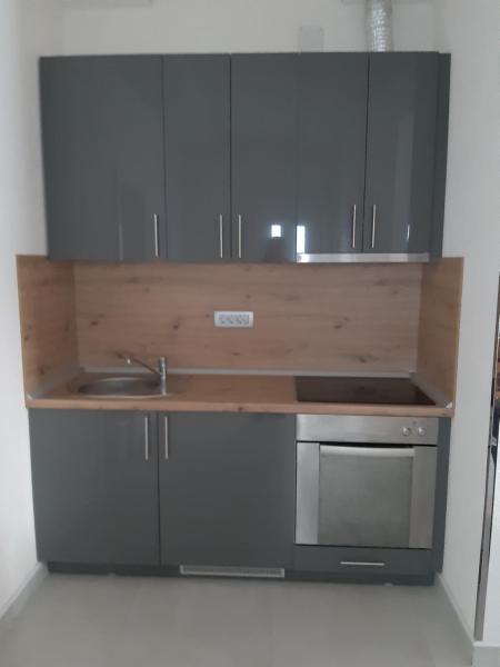 Na zdjęciu widoczny jest obiekt Fest położony w mieście Krndija.