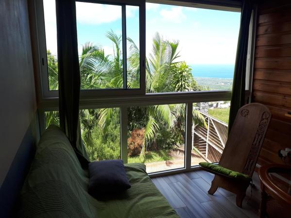 Auf dem Foto ist das Objekt Chalet confortable avec vue panoramique in der Stadt Ravine Sèche zu sehen.