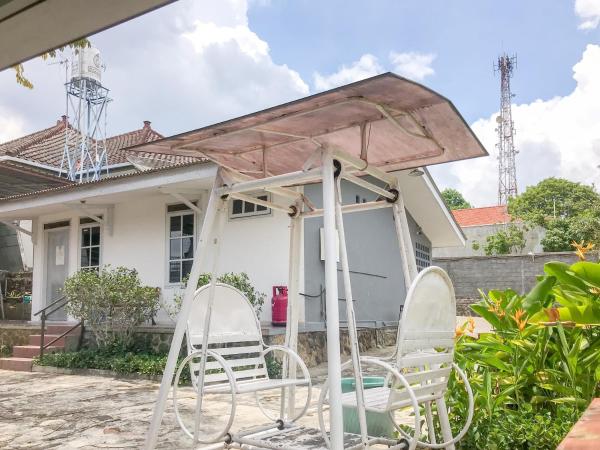 På billedet ses objektet Villa Bunga Guest House RedPartner beliggende i byen Malang.