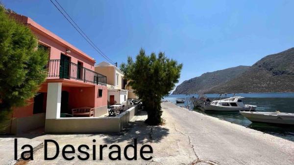 Na fotografii je vidět objekt La DESIRADE nacházející se ve městě Symi.
