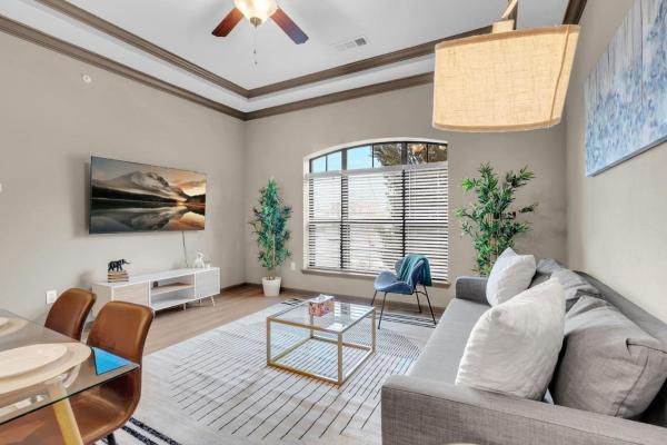 A la foto es mostra l'objecte Cozy 1BR- Pool,Gym,Pkng,Near BOK Ctr&Arts Dstrct situat a la ciutat de Tulsa.